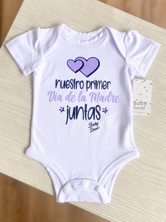 MAMELUCO BLANCO NUESTRO PRIMER DIA DE LA MADRE