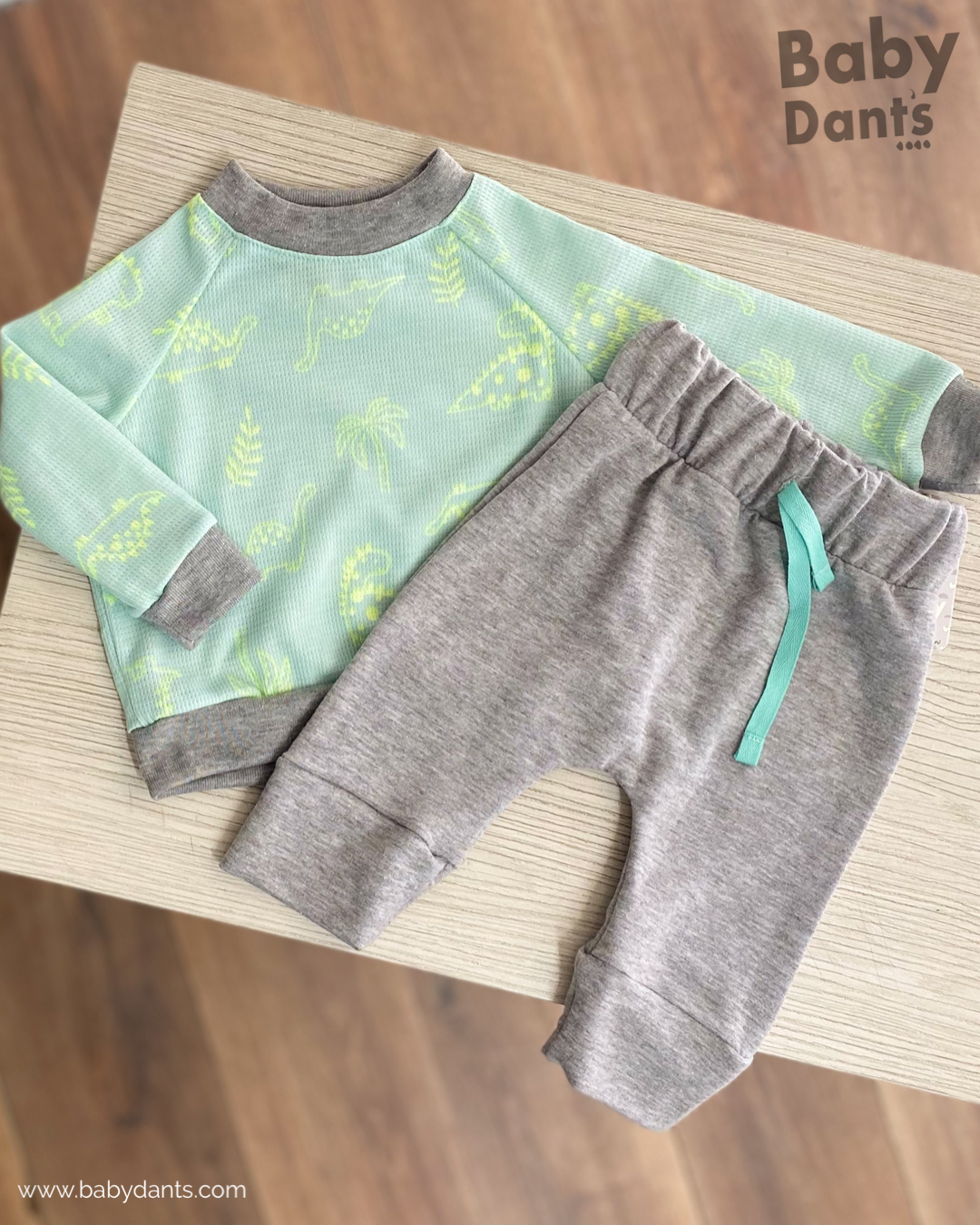 CONJUNTO NIÑO DINOSARIO