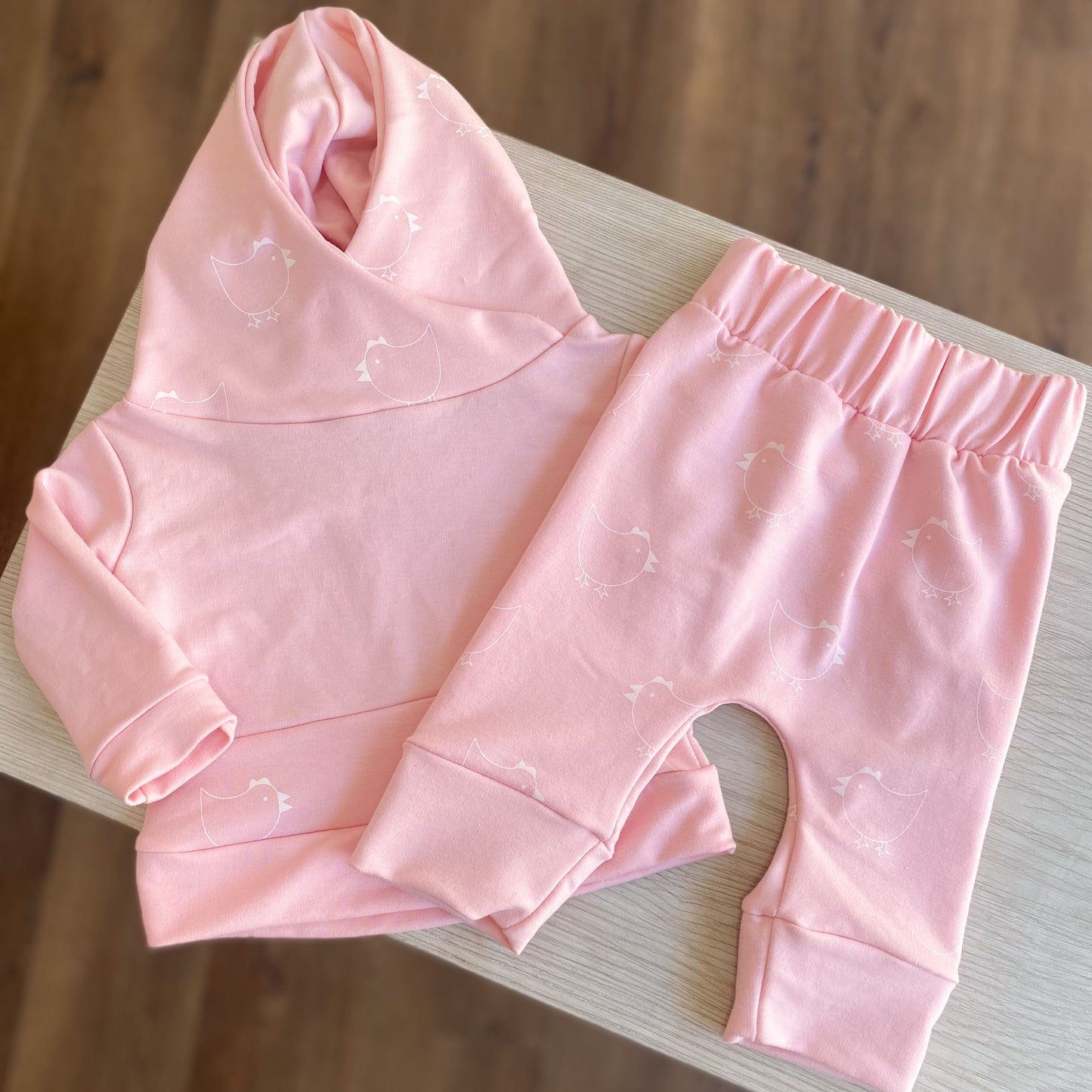 CONJUNTO 2 PIEZAS POLLITO PALO DE ROSA